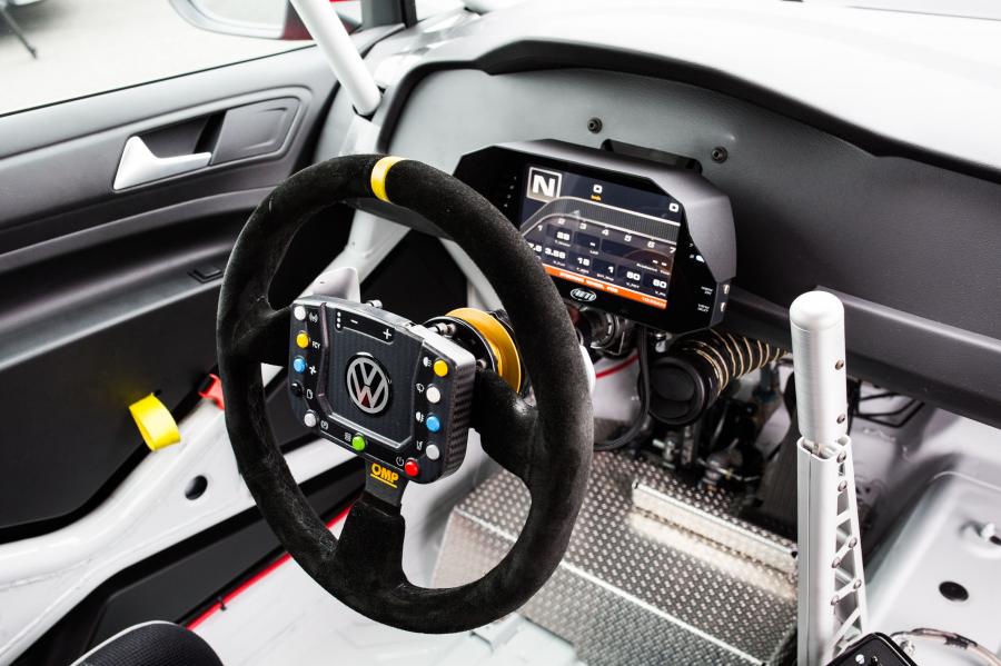 Панель приборов Volkswagen Golf GTI TCR (Typ 5G) 2018 года  (фото 5 из 39)
